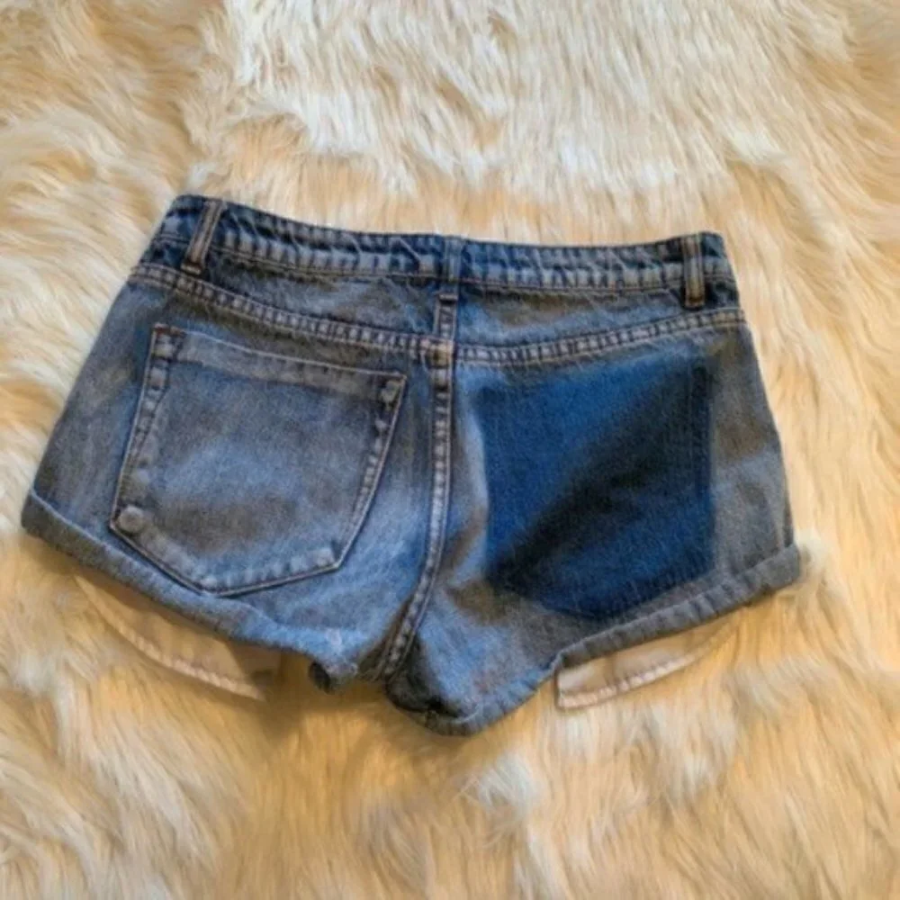 Cotton On The Frayed Mid Rise Denim Short_8